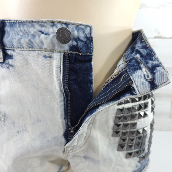 BDG HIGH RISE DREE CHEEKY SHORTS WOMEN'S SIZE 29 W STUDDED VINTAGE WASH *FLAWS* - Picture 11 of 16